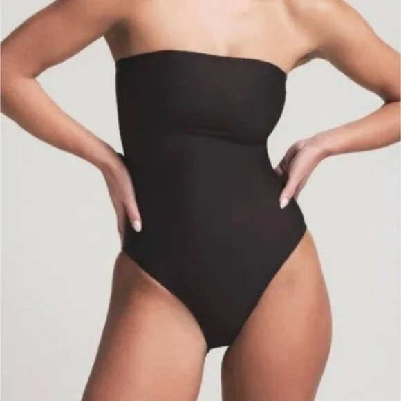 Skims Signature Swim Strapless One Piece - Picture 2 of 5